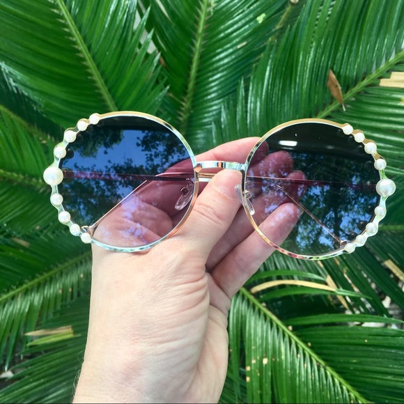 5⭐️Fave Mardy Pearl Sunnies - Picture 5 of 7